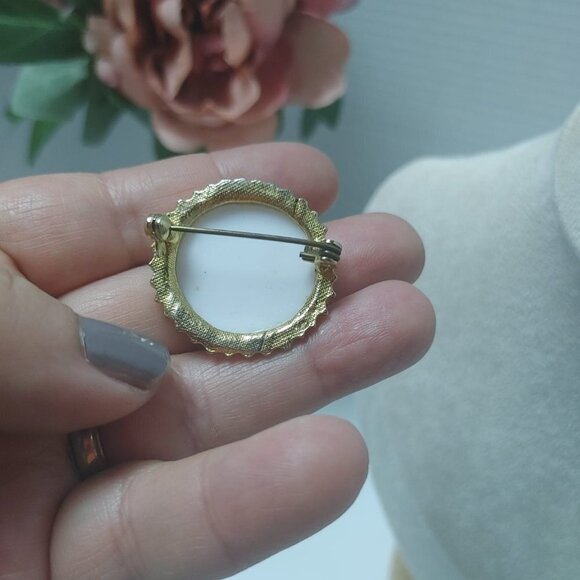 ⭐️ 3/$30 - Antique Beautiful Brooch Pin IN Porcelain Limoges Scene Amatory - Picture 3 of 8